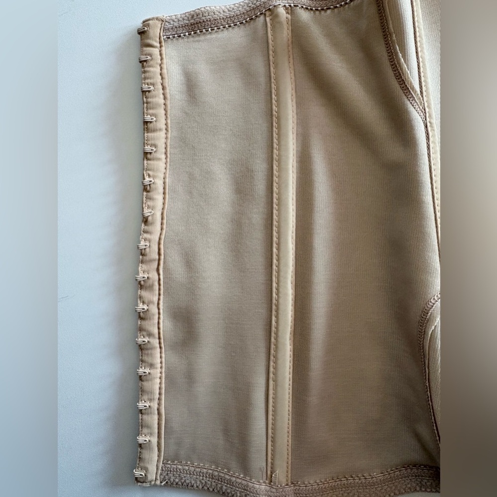 Miraclesuit Inches Off Shapewear Waist Trainer Cincher Corset Warm Beige L - Picture 3 of 10